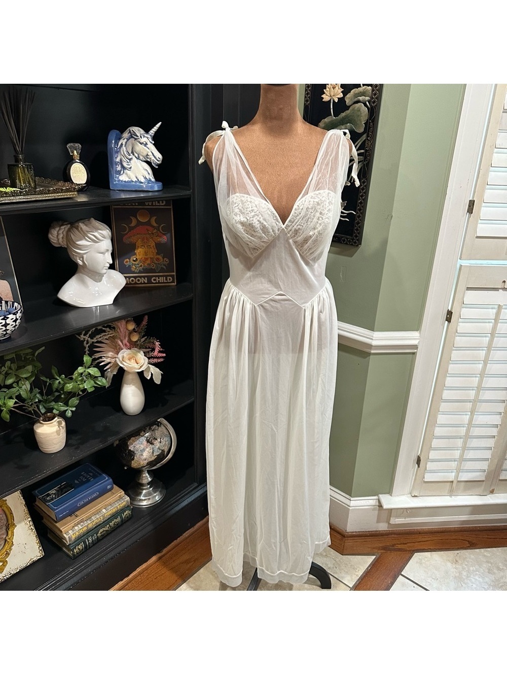 Vanity Fair White Vintage Nightie – Size 34